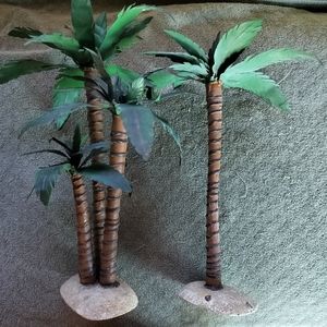 Metal palm trees (2) Barbie sized.
